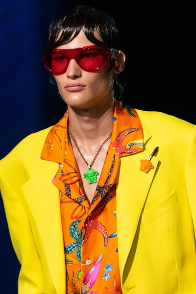 Look 64